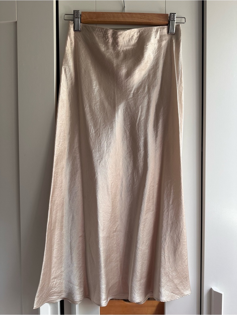 Babaton champagne satin midi skirt size 2